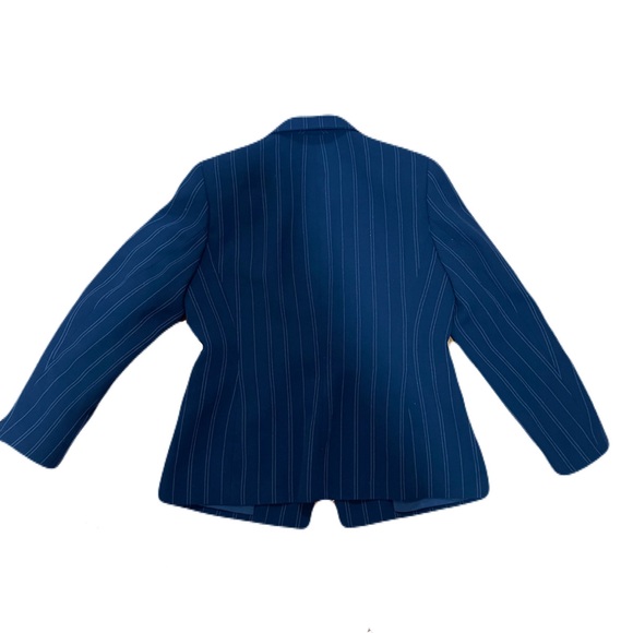 Kasper Classics Petitie Navy Blue Striped Blazer & Skirt Suit Set - Picture 4 of 7
